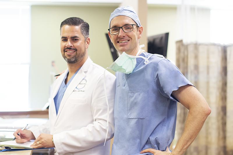 Bariatric Surgeons Dr. Aragon and Dr. Cunningham at KC Bariatric in Kansas_800px by533px